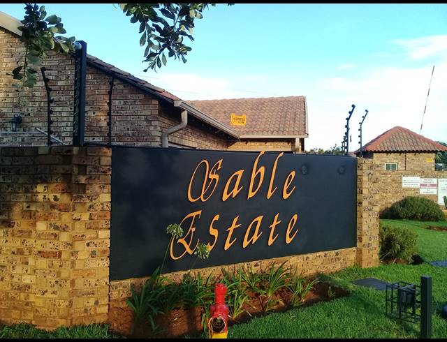 2 BEDROOM TOWNHOUSE FOR SALE IN THERESAPARK